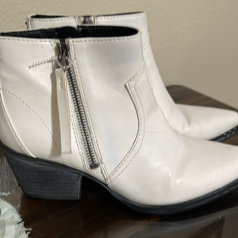 Circus by Sam Edelman White Whistler Ankle Booties Sz 8 Studded Pointy western - Picture 7 of 16